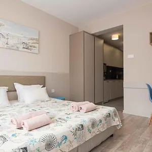 https://studio-bulair-1.burgashotels.net